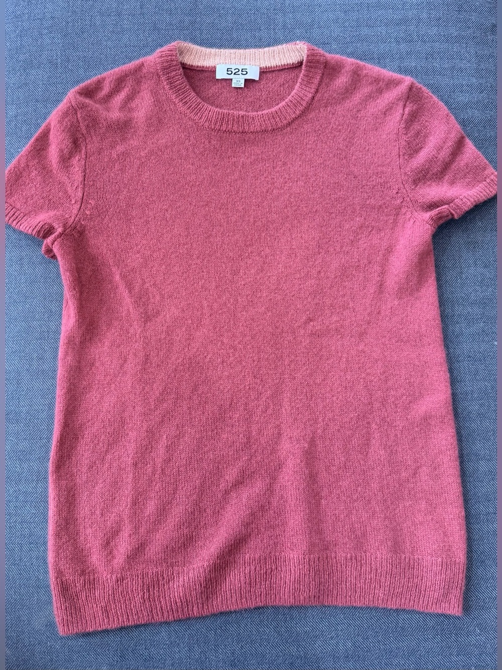525 100% Cashmere America Short-Sleeve Crewneck Sweater in Rose